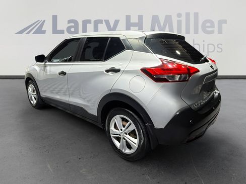 Used 2020 Nissan Kicks S image 3