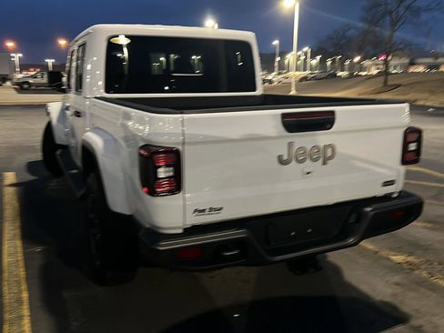 Used 2022 Jeep Gladiator Overland w/ Popular Equipment Package image 9