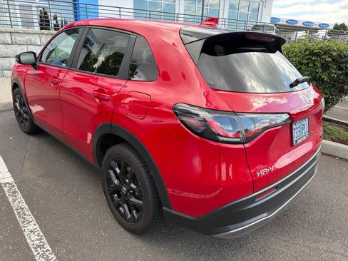 Used 2024 Honda HR-V Sport image 3