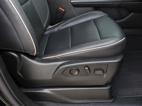 Used 2023 GMC Yukon XL SLT image 20