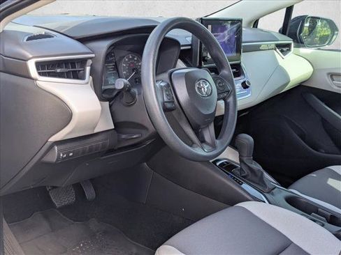 Used 2025 Toyota Corolla LE w/ Convenience Package image 2