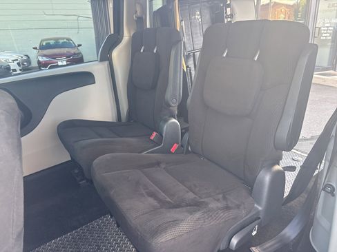 Used 2016 Dodge Grand Caravan SE w/ Quick Order Package 29E SE image 14