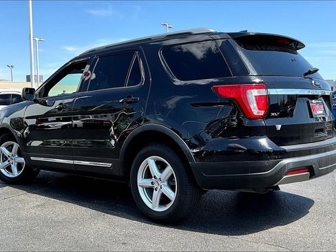 Used 2019 Ford Explorer XLT FWD image 4