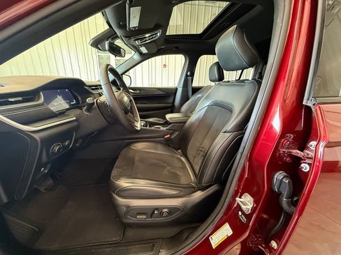 Used 2024 Jeep Grand Cherokee L Altitude image 29