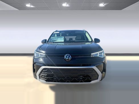 New 2026 Volkswagen Taos SE FWD image 5