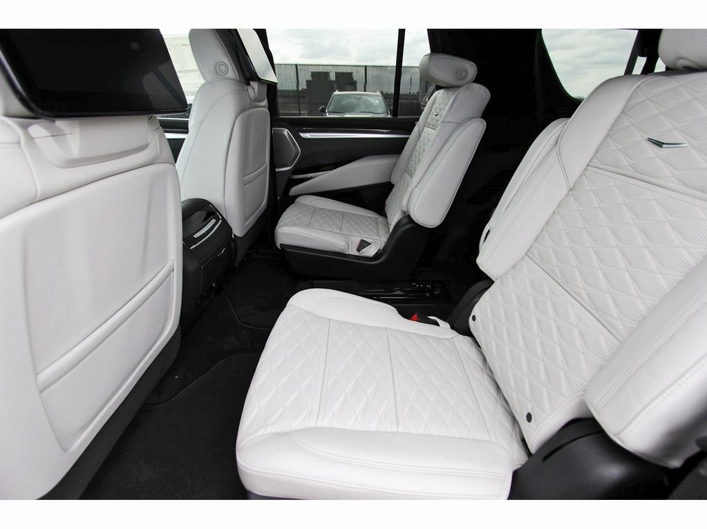 New 2026 Cadillac Escalade V w/ LPO, ONYX Package AWD/4WD image 7