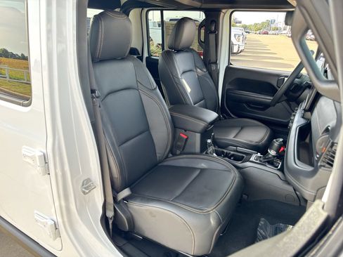 Used 2026 Jeep Gladiator Mojave AWD/4WD image 23