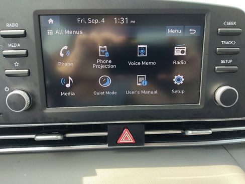 Used 2025 Hyundai Elantra SE FWD image 25