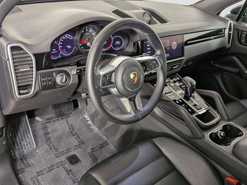 Certified 2023 Porsche Cayenne AWD/4WD image 4