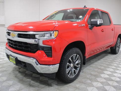 Used 2025 Chevrolet Silverado 1500 LT AWD/4WD image 7