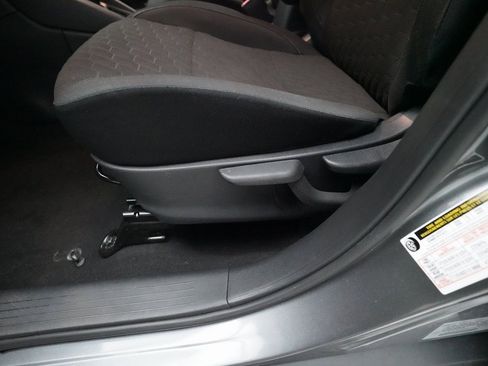 Used 2022 Nissan Kicks S image 28