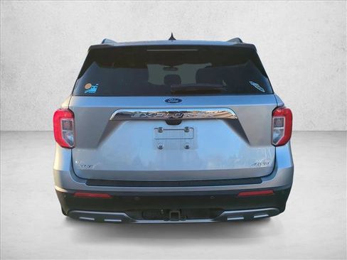 Used 2022 Ford Explorer XLT w/ Equipment Group 202A image 6