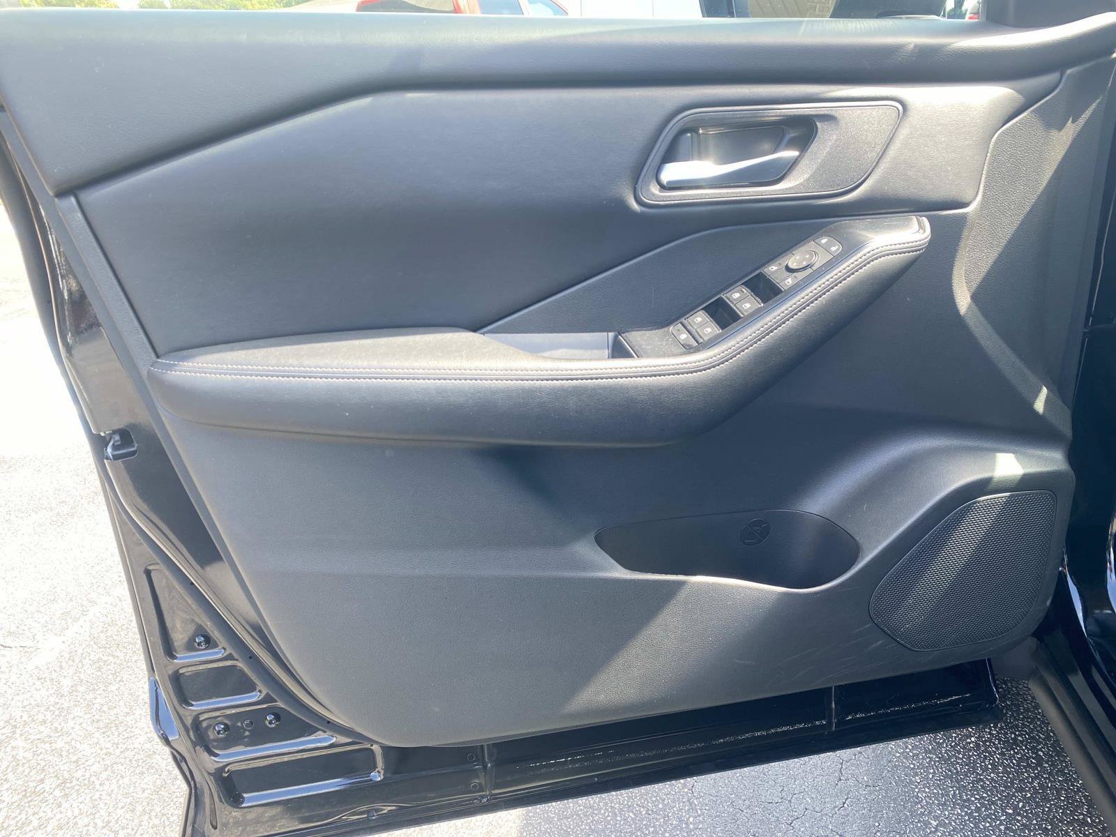 Used 2025 Nissan Rogue SV FWD image 20
