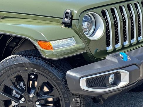 Used 2023 Jeep Wrangler Unlimited Sahara w/ Cold Weather Group AWD/4WD image 8