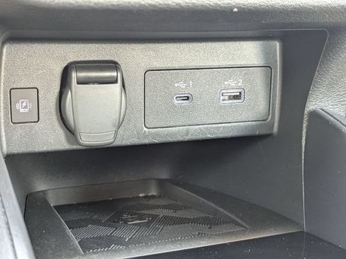 Used 2024 Nissan Versa SR FWD image 22