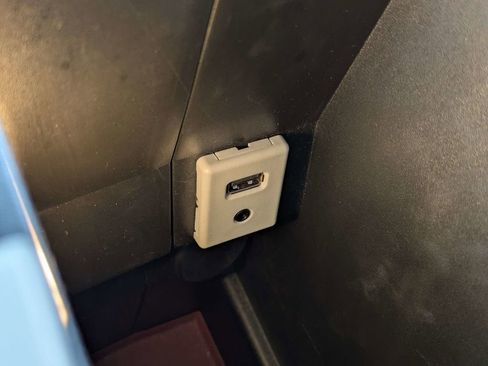 Used 2017 Chevrolet Equinox LT w/ Convenience Package image 22