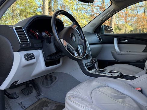 Used 2009 GMC Acadia SLT image 16