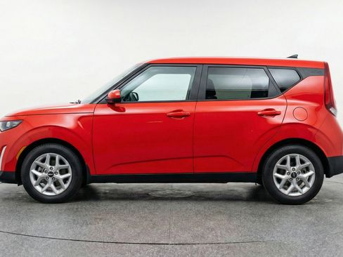 Used 2025 Kia Soul LX w/ LX Technology Package FWD image 5