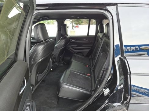 Used 2023 Jeep Grand Cherokee Altitude image 18