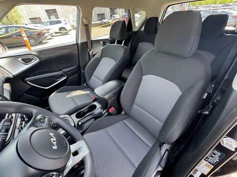 Used 2025 Kia Soul LX w/ LX Technology Package image 34