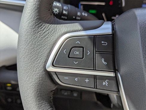 Used 2026 Toyota Sienna XLE AWD/4WD image 11