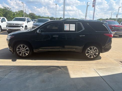 Used 2021 Chevrolet Traverse Premier AWD/4WD image 3