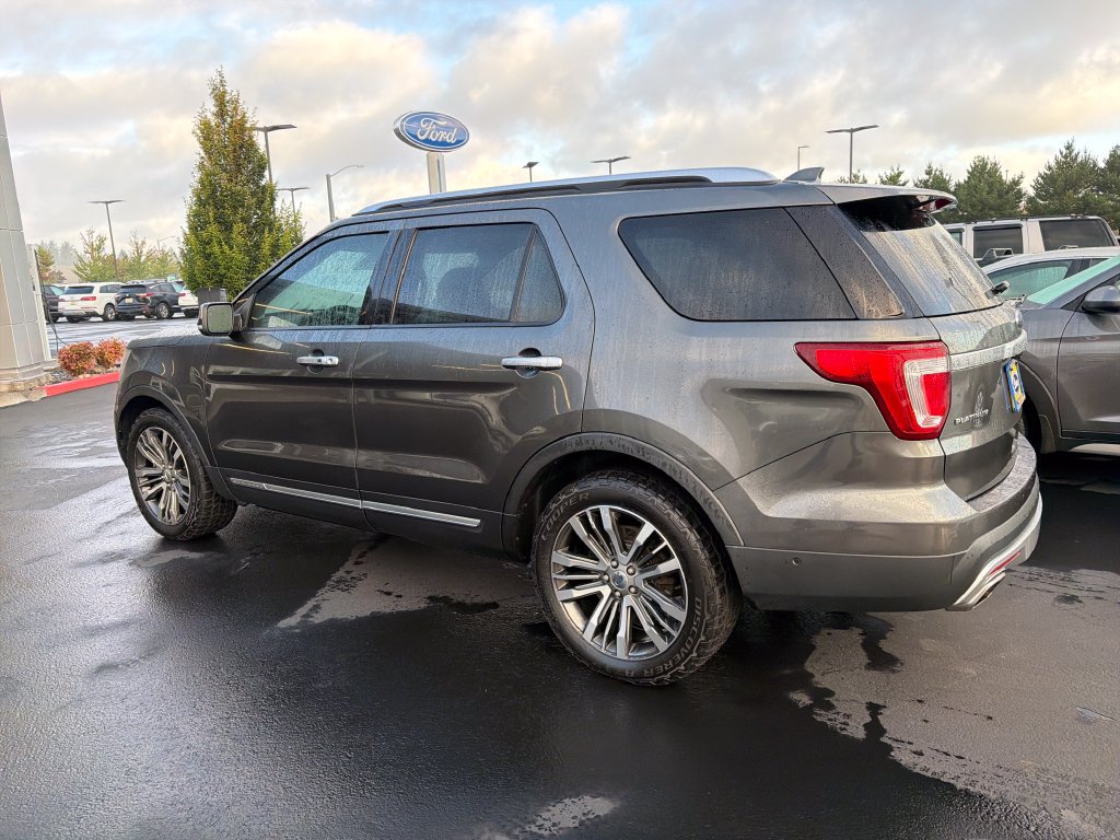 Used 2017 Ford Explorer Platinum AWD/4WD image 2