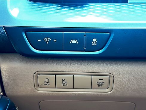 Used 2024 Kia Carnival LX image 37