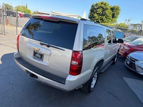 Used 2007 Chevrolet Suburban LT w/ LT Preferred Equipment Group AWD/4WD image 21