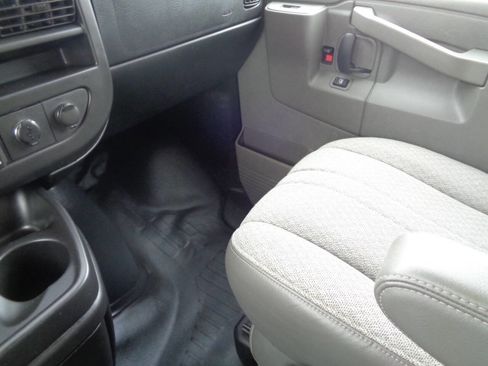 Used 2017 Chevrolet Express 2500 LS image 71