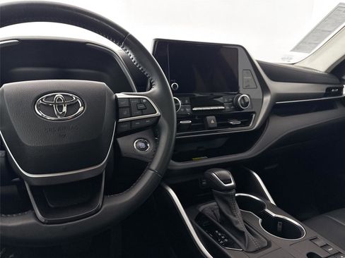 Certified 2023 Toyota Highlander XLE image 35