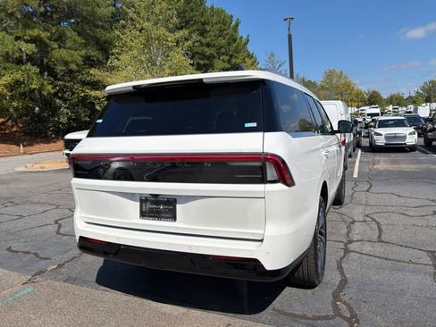 New 2025 Lincoln Navigator Reserve image 16