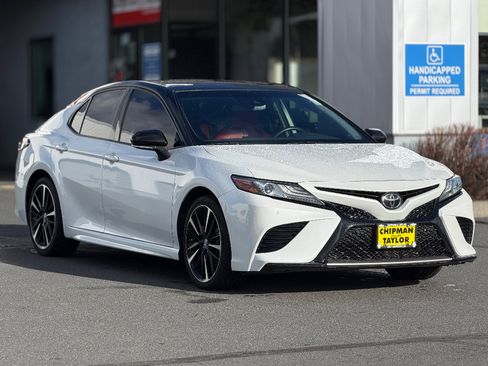 Used 2018 Toyota Camry XSE image 1