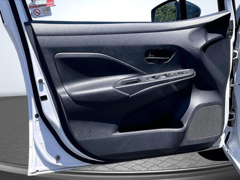 Used 2024 Nissan Versa S FWD image 23