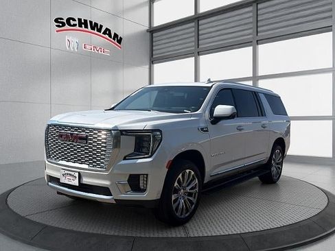 Used 2023 GMC Yukon XL Denali w/ Denali Reserve Package AWD/4WD image 8