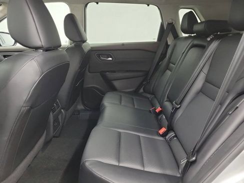 Used 2023 Nissan Rogue SV w/ SV Premium B Package FWD image 16