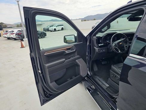 Used 2023 Chevrolet Silverado 1500 High Country AWD/4WD image 19