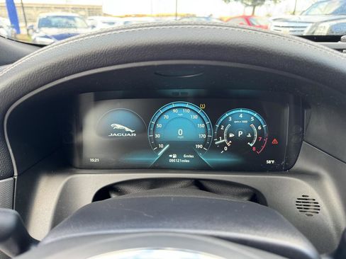 Used 2016 Jaguar XF S image 13