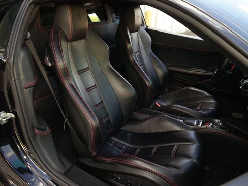 Used 2011 Ferrari 458 Italia Base image 10