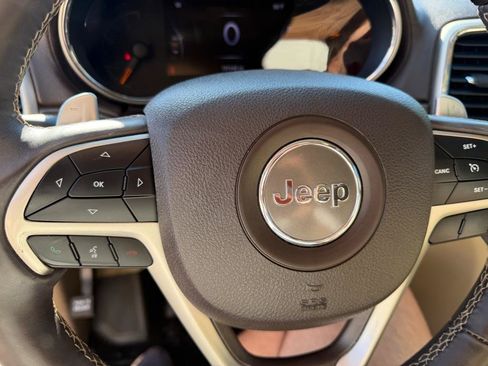 Used 2017 Jeep Grand Cherokee Overland RWD image 36