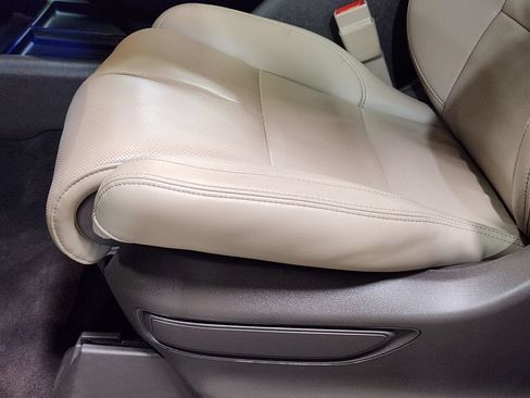 Used 2024 Lincoln Navigator Premiere AWD/4WD image 43