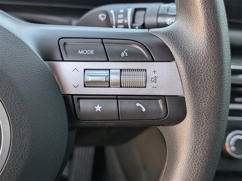 Used 2025 Hyundai Santa Cruz SE image 21