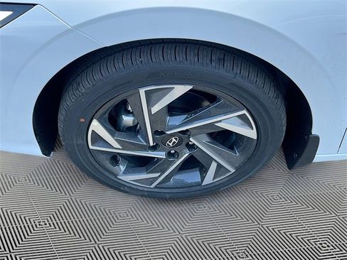 New 2025 Hyundai Elantra SEL image 28