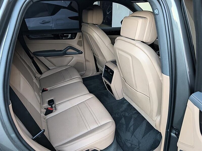 Used 2023 Porsche Cayenne w/ Premium Package AWD/4WD image 29