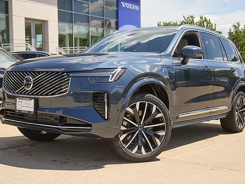 New 2026 Volvo XC90 T8 Plus w/ Protection Package Premier AWD/4WD image 3