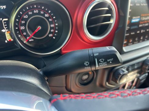 Certified 2022 Jeep Gladiator Rubicon w/ Cold Weather Group AWD/4WD image 59