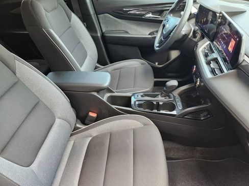 Used 2025 Chevrolet TrailBlazer LS w/ LS Convenience Package FWD image 19