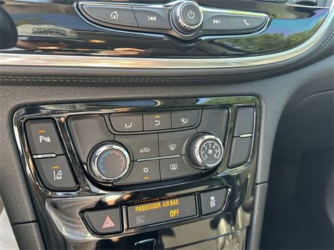 Used 2021 Buick Encore Preferred w/ Safety Package II image 19