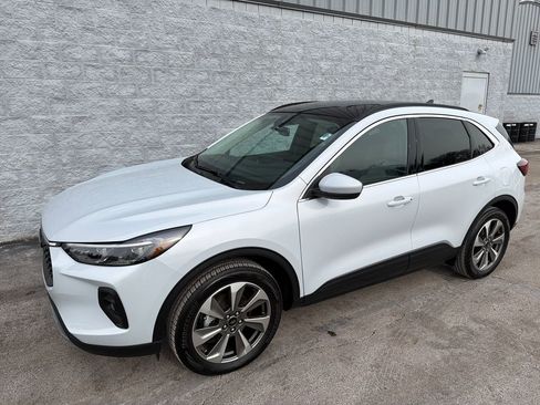 Used 2025 Ford Escape Platinum image 3