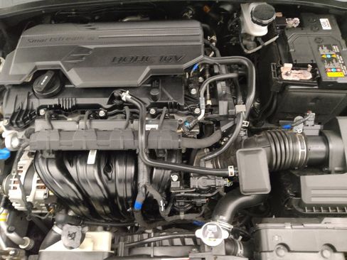 Used 2025 Hyundai Elantra Sport FWD image 30
